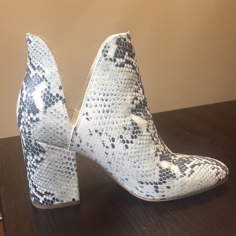 Steve Madden Natural Snake